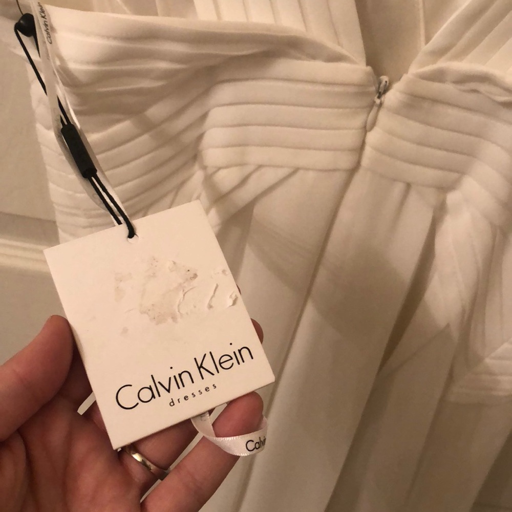 FLASH SALE! 🔥White Calvin Klein Dress Size 4 - Picture 4 of 8